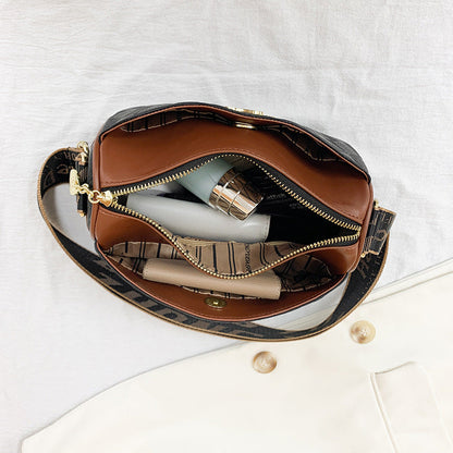 Clarissa - Indentation Stylish Messenger Bag