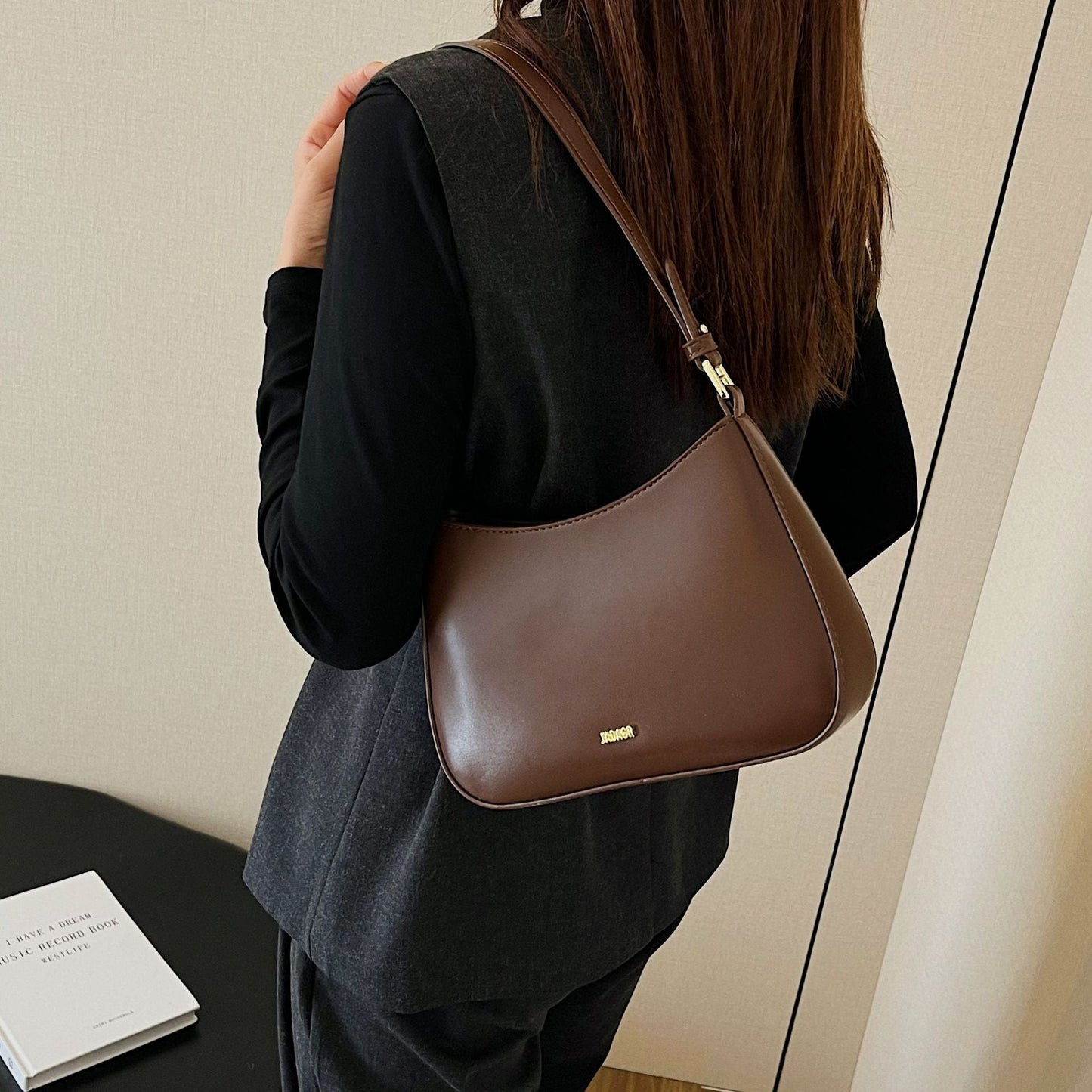 Leonie - Retro Cross-body Underarm Bag